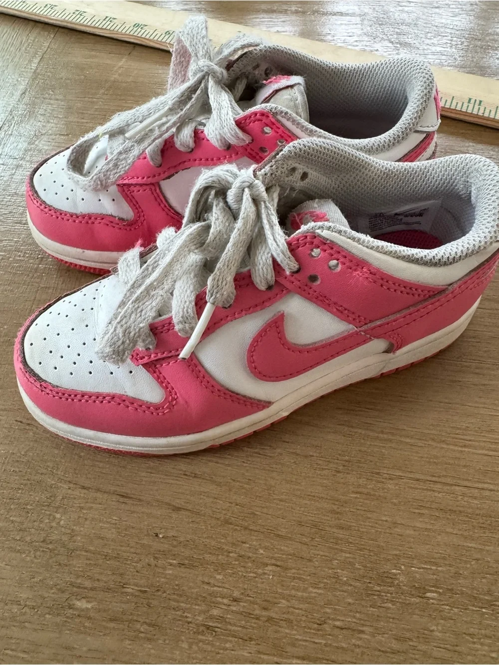 Nike Kids Low-Top Sneakers in Pink and White